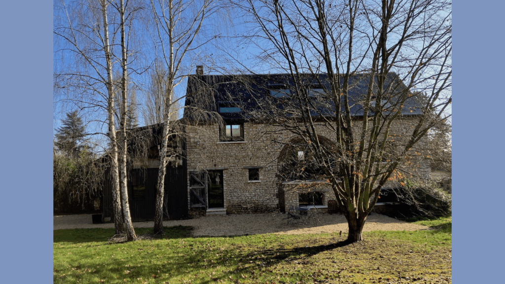 Deux artistes racontent leur expérience dans un petit village français en Normandie